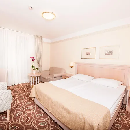 Grand Sava Superior Rogaska Slatina